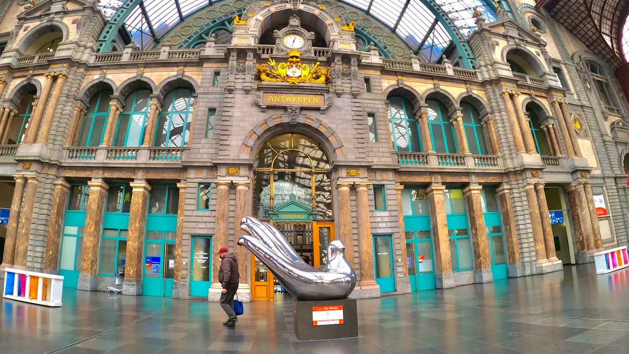 Walking tour at Antwerp Central Station