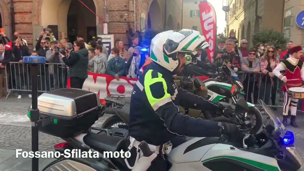 Fossano: Don Biker e la sfilata in Via Roma
