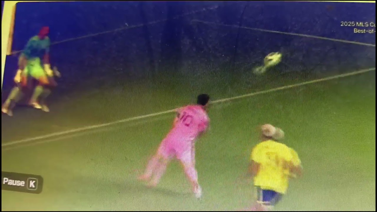 Leonel Messi / Diving Header