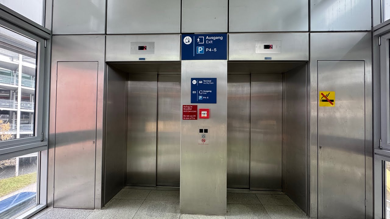2014 Mod W+W Aufzug in einem Parkhaus P4 Skytrain Station in Düsseldorf 