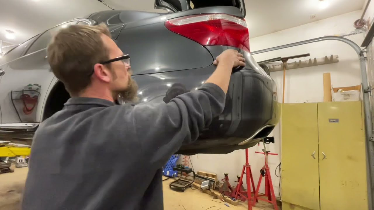 Снятие крышки заднего бампера Lexus LS460 2007 года и установка фаркопа