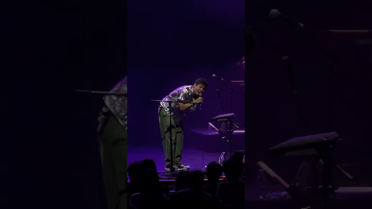 Clinton Kane SG - Dancing All Alone LIVE