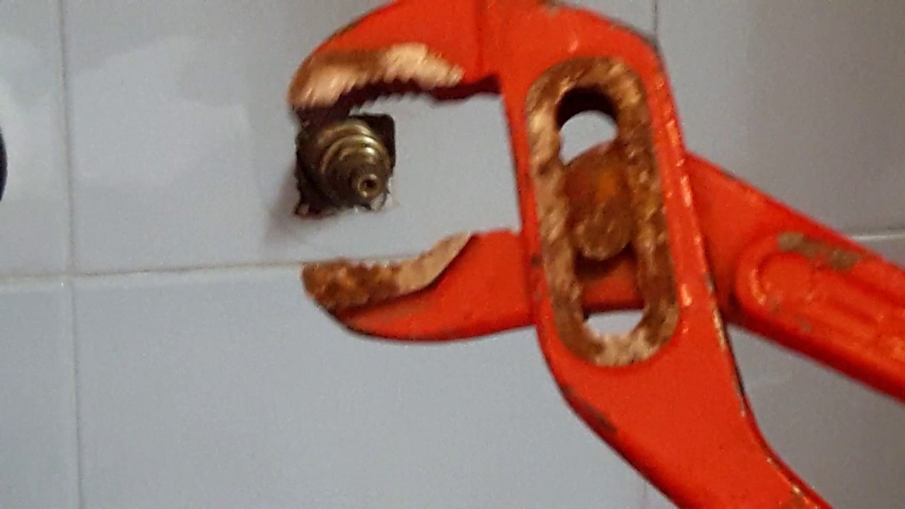 Come chiudere la valvola di chiusura acqua del bagno