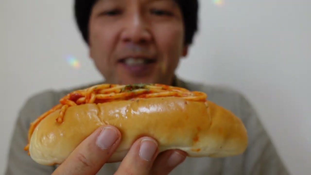 事務所でランチ『惣菜コッペ　ナポリタン』