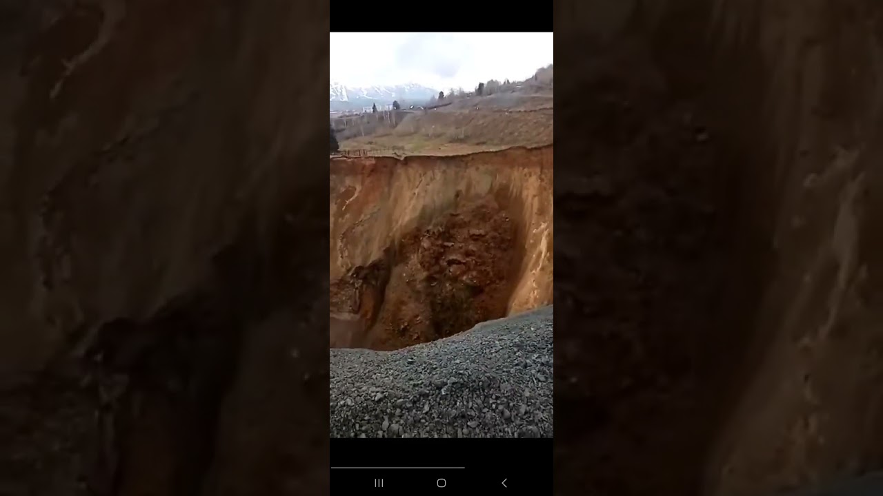 Провал в Шерегеше увеличивается