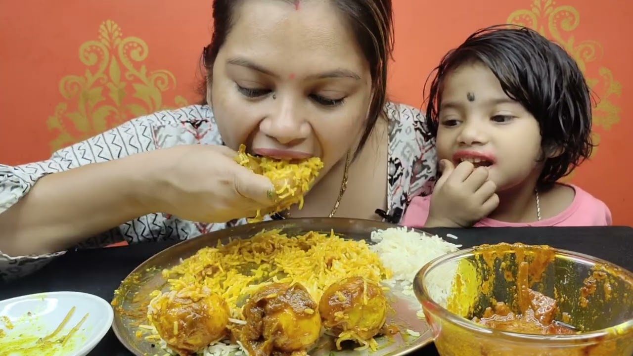EATING RICE WITH SPICY DUCK EGG CURRY,FULKOPIR PATA BATA,AND DATA CHORCHORI ।।