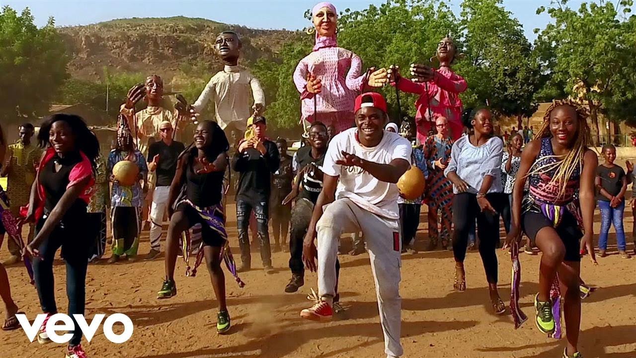 M, Toumani Diabaté, Sidiki Diabaté, Fatoumata Diawara - Solidarité [Extended Version]
