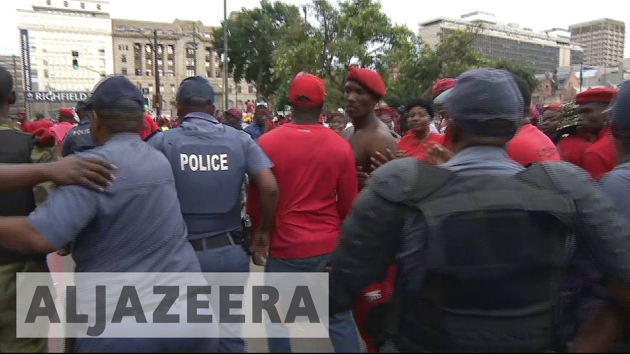 South Africa: Police and anti-Zuma protesters clash in Pretoria