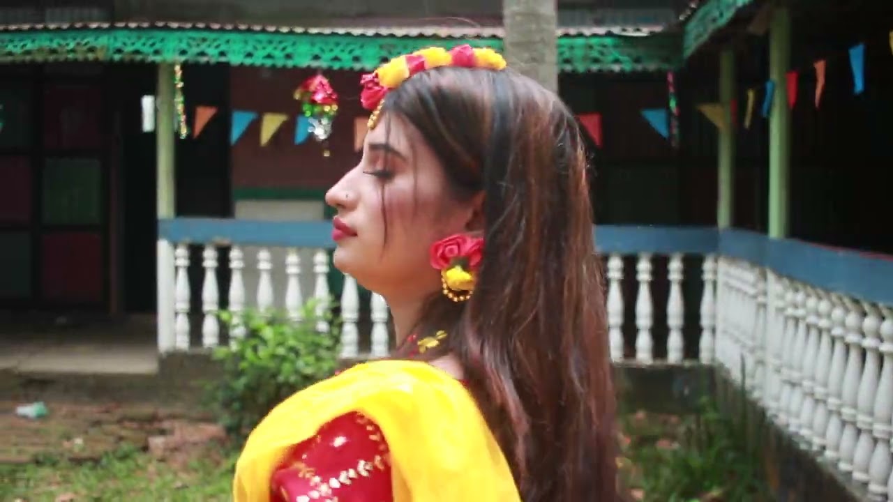 এরা শুধু ঘুরে পড়ে আর খায়। 