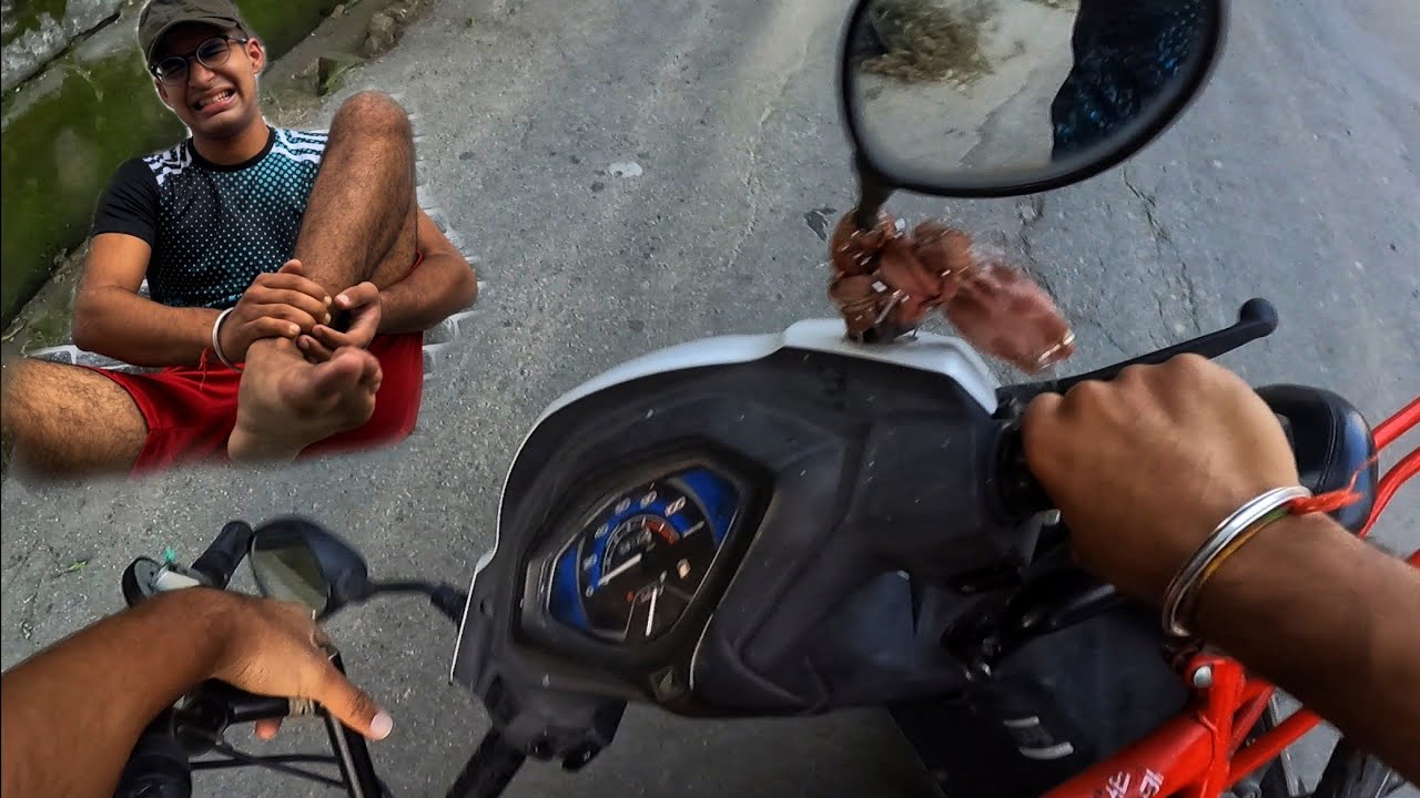 Main Road Mein Scooty Se Gir Gaya 😭 Accident Ho Gaya ‼️ Huddy Toot Gayi