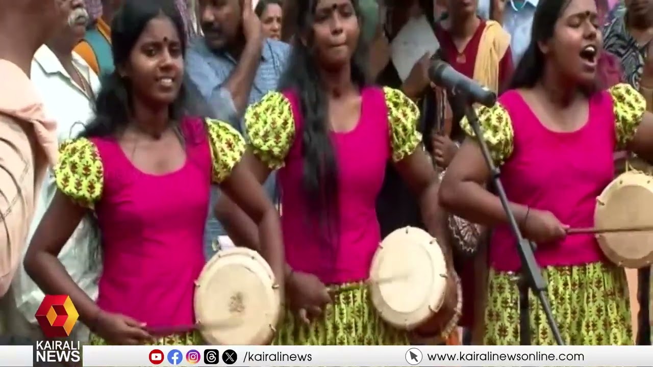 കലോത്സവ വേദിക്കരികിൽ നിന്നും നാടൻ പാട്ടുമായി ഒരുകൂട്ടം കലാകാരികൾ | Kerala School Kalolsavam | Kollam