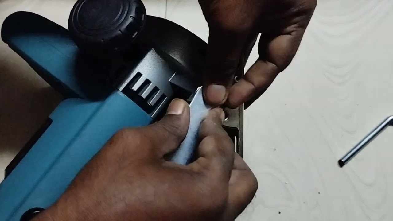 Camron Pro. karigar ke bade kaam ki machine 45° tak cutting.
