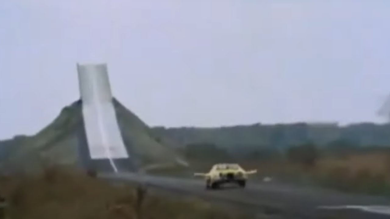 Как перепрыгнуть озеро на ракетном автомобиле!