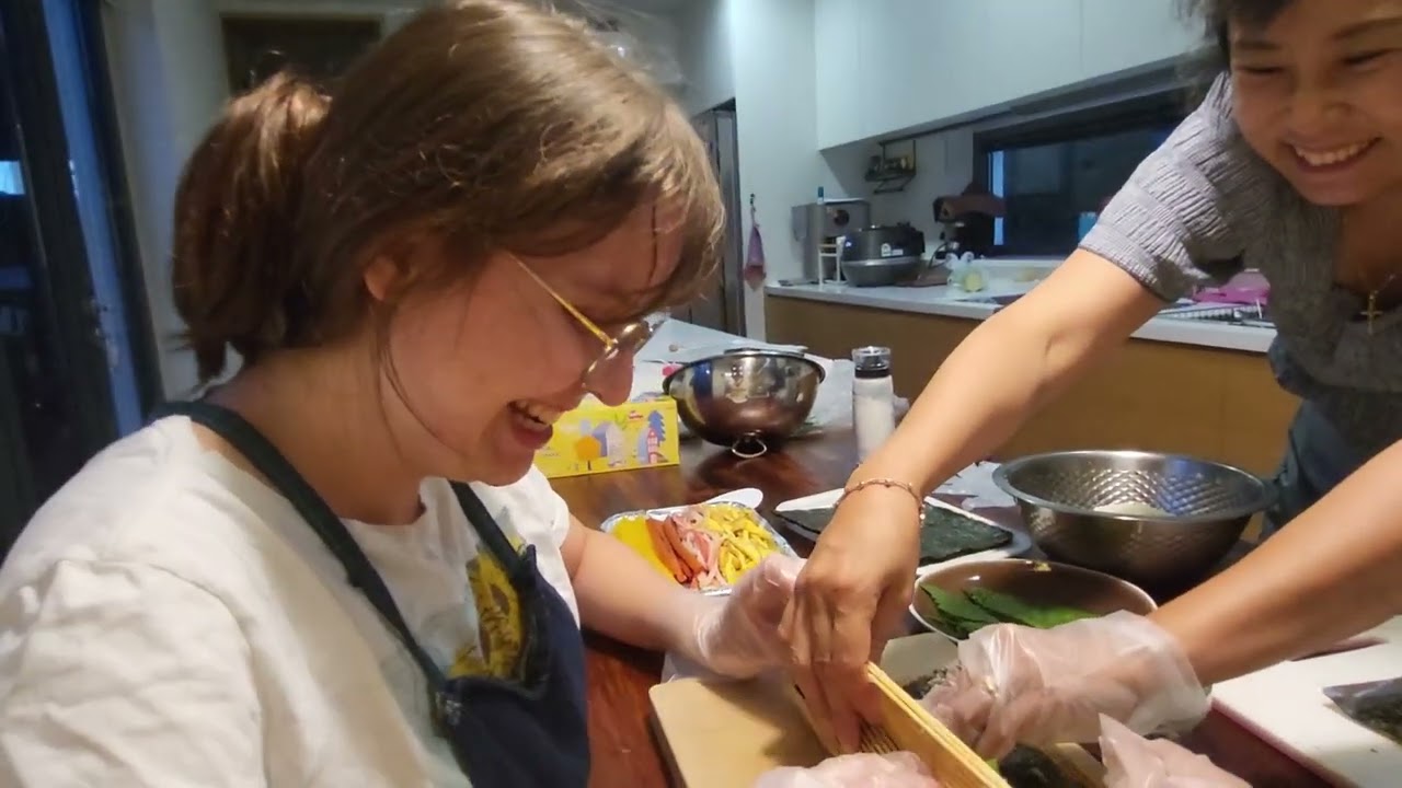A mãe do Yujin me ensinou a fazer comida coreana