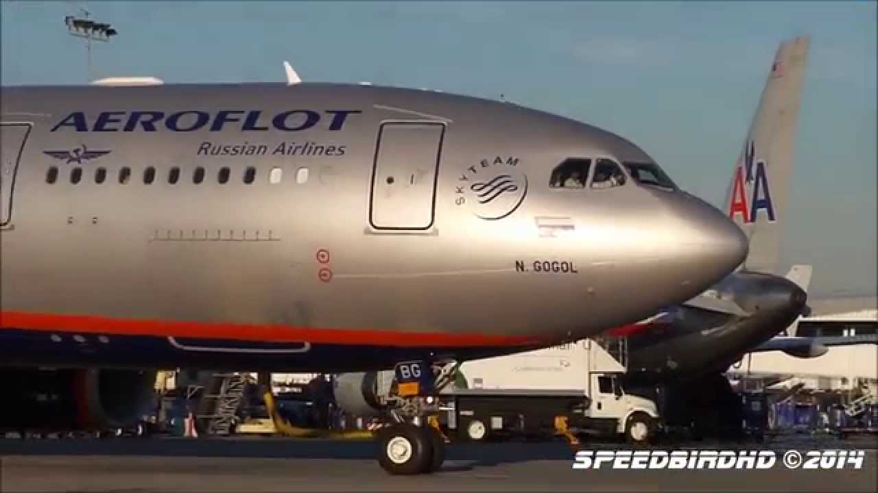 Flight Crew Waving to SpeedbirdHD