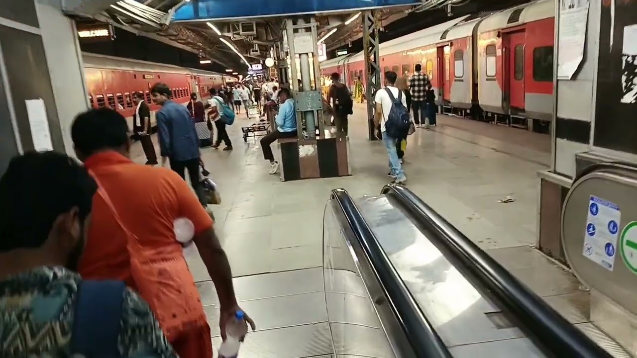 कोलकाता चितपुर रेलवे स्टेशन का पूरा नज़ारा | Train Vlog