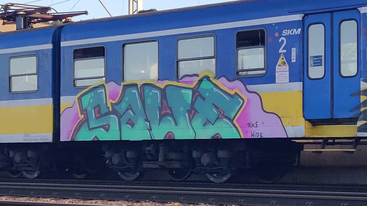 EN 57 z graffiti