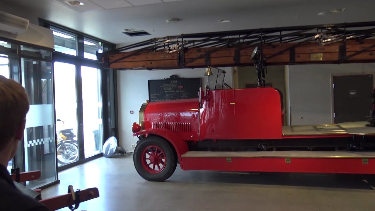 Visiting the Fire department - A really old fire truck - Vlog_018