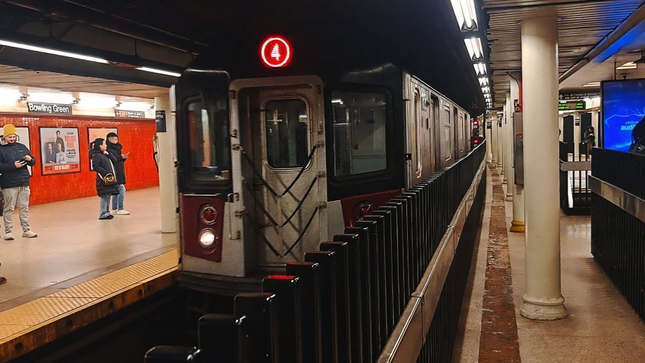 R142 & R142A (4) & (5) Train Action @ Bowling Green (Basketball Red)