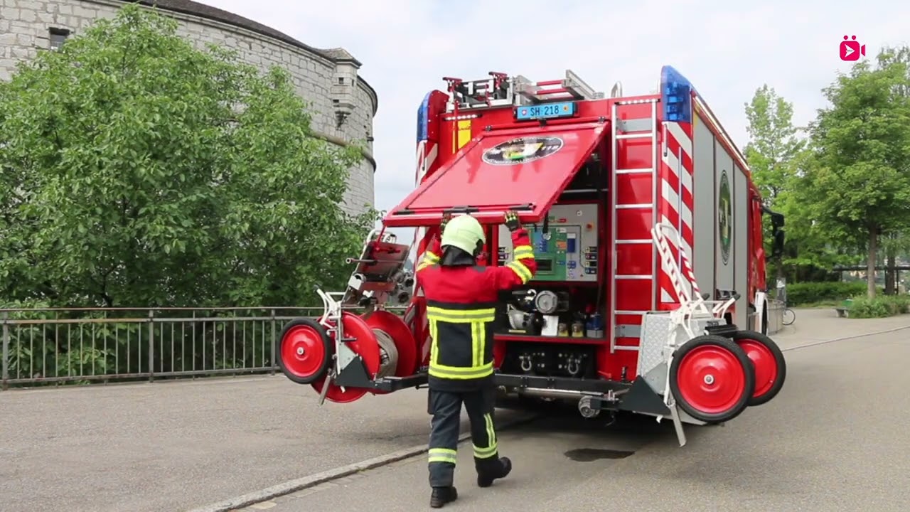 Moderne Fahrzeuge der Feuerwehr. Wenn es brennt, sie kommen 118.