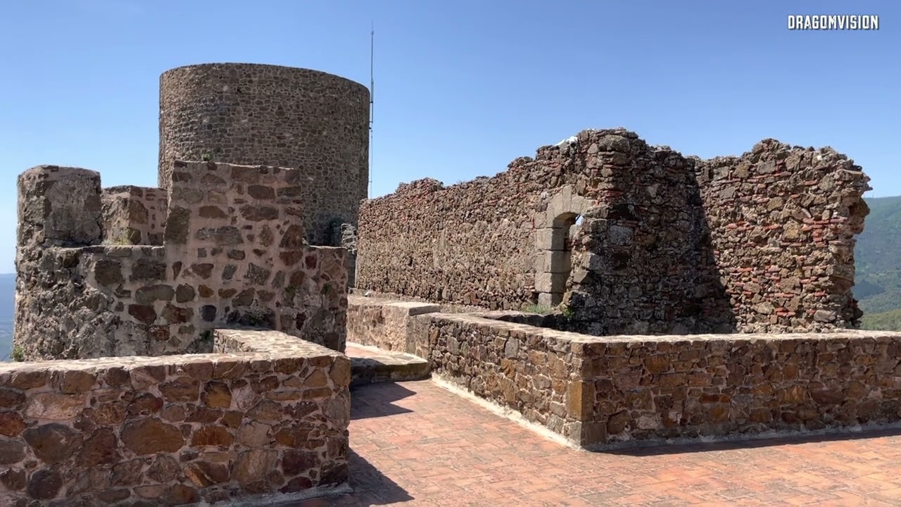 El Castillo Gótico de Cataluña - CASTELL DE MONTSORIU - Parque Natural del Montseny