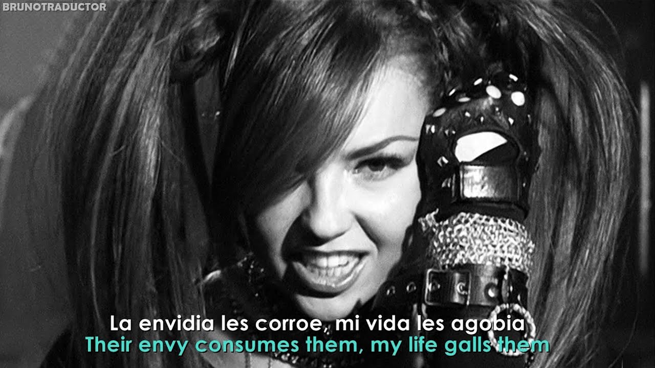 Thal&iacute;a - A Quien Le Importa // Lyrics + Espa&ntilde;ol // Video Oficial