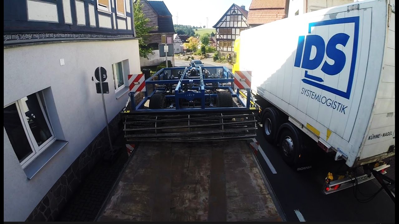 Mit dem LKW und Überbreite durch die Dörfer