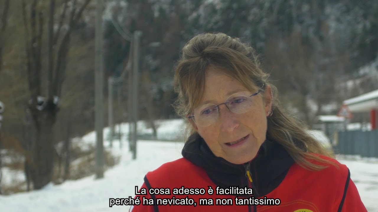 Un passeggino sul confine