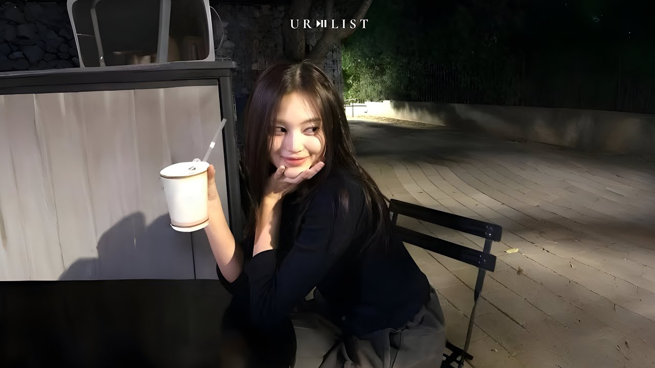 [𝗣𝗹𝗮𝘆𝗹𝗶𝘀𝘁] 이 분위기 뭐야.. 너무 좋잖아💜 · 감성힙합 R&B 인디 플레이리스트