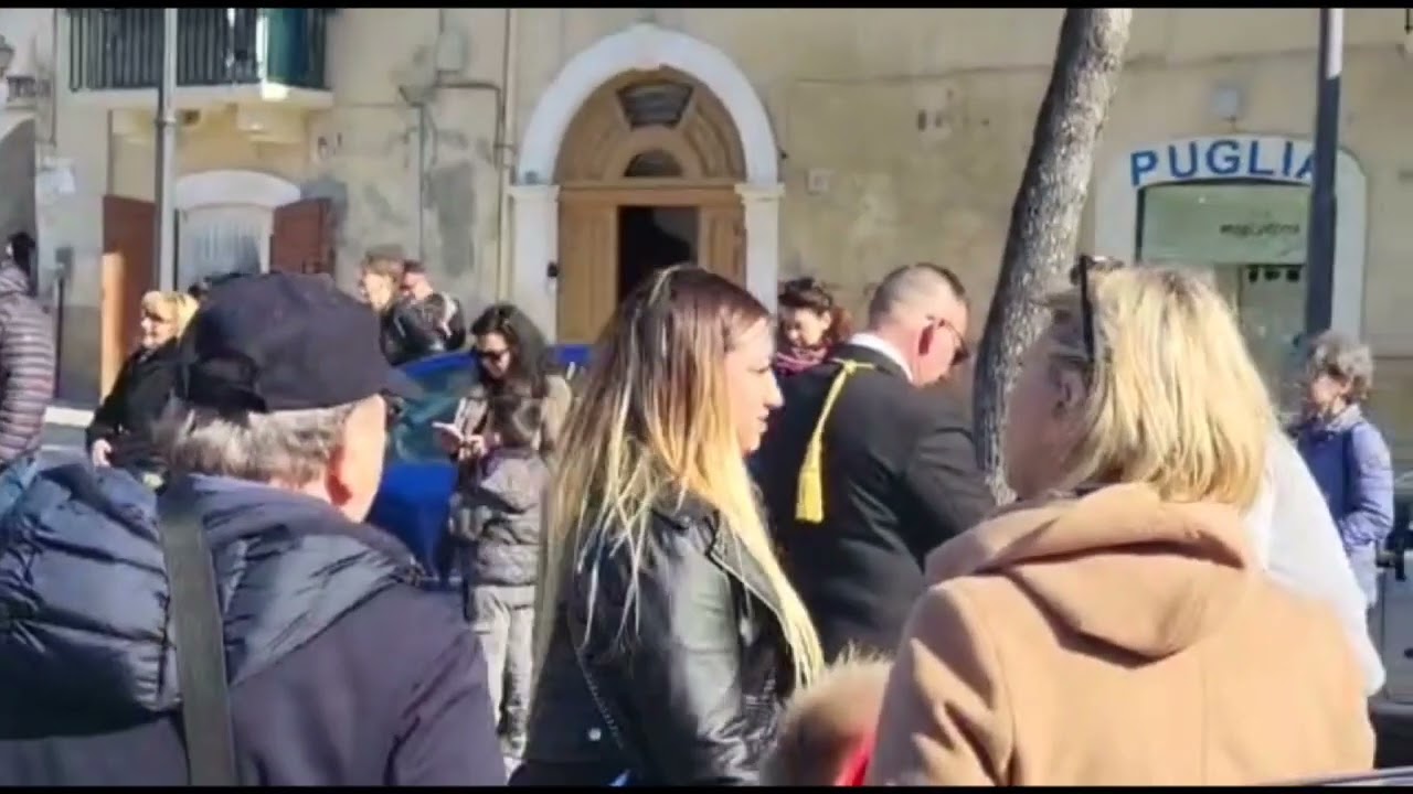 Processione dei Misteri, strade e vicoli gremiti a Bari