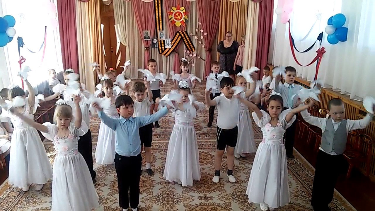 Танец с голубями Птицы белые