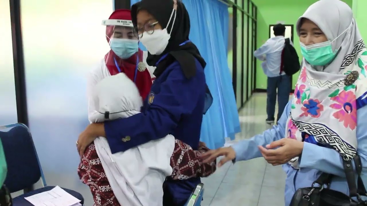 Serbuan Vaksin Covid 19   SMKN 1 Bantul 2021
