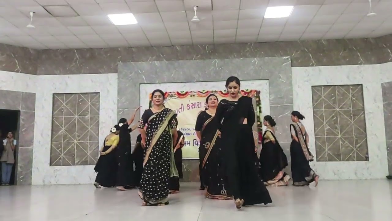 The Best Dance Performance on Retro Theme.....