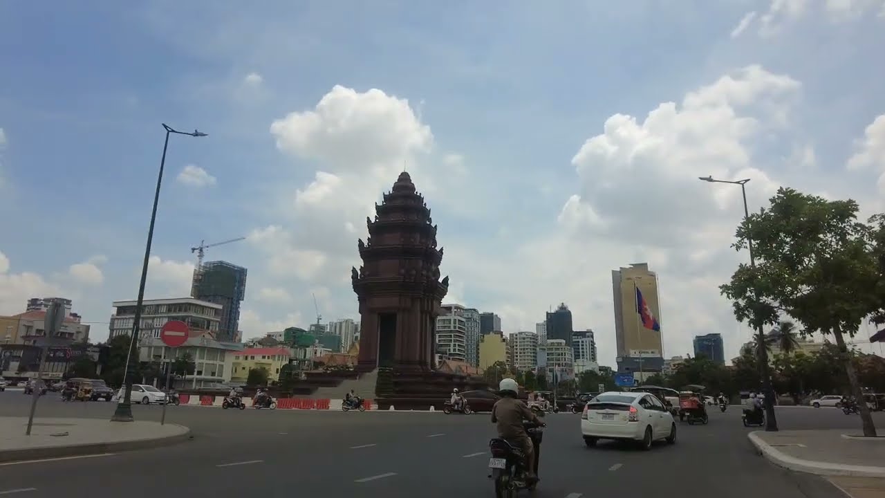 Independence Monument to Wat Phnom