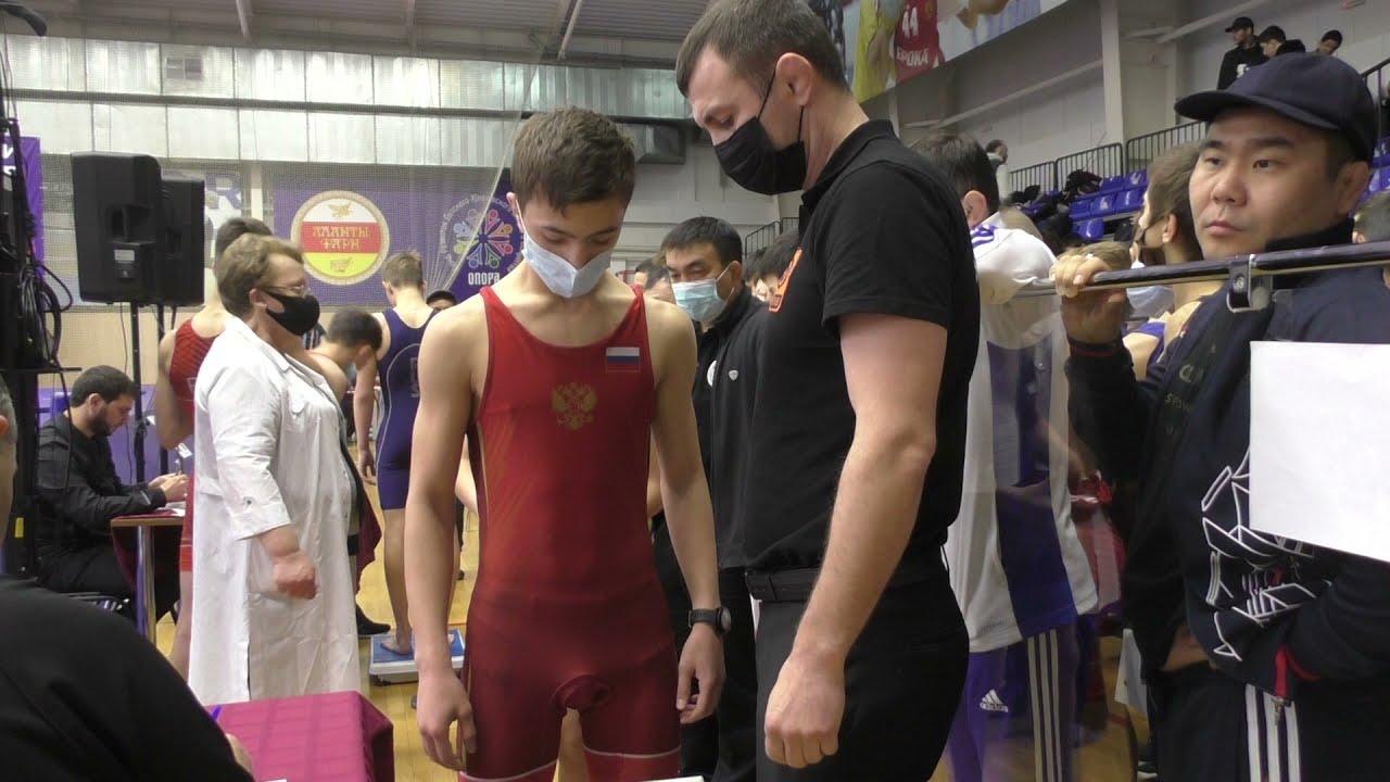 Взвешивание борцов U15 до 48 кг.