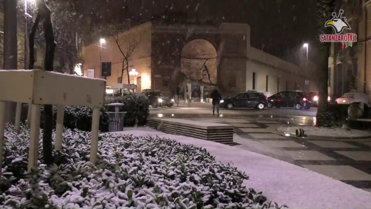 Ancora neve a Catanzaro, cartoline dal centro storico