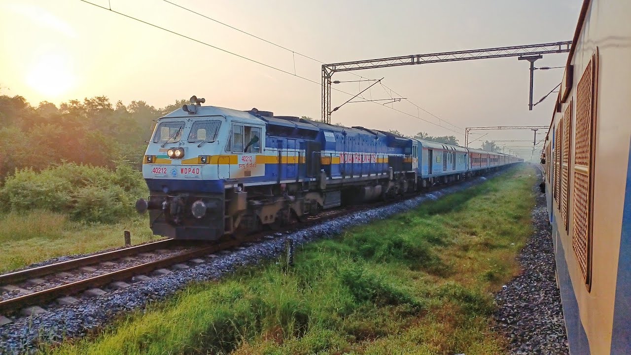 11098 Ernakulam-Pune Poorna Express crossing in Early Morning