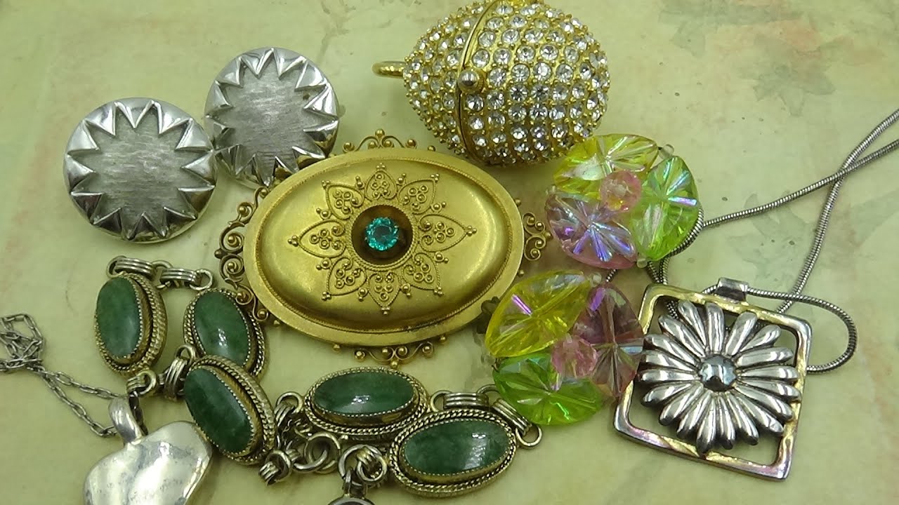 Vintage Jewelry Jar - 10KT gold, Interesting One.