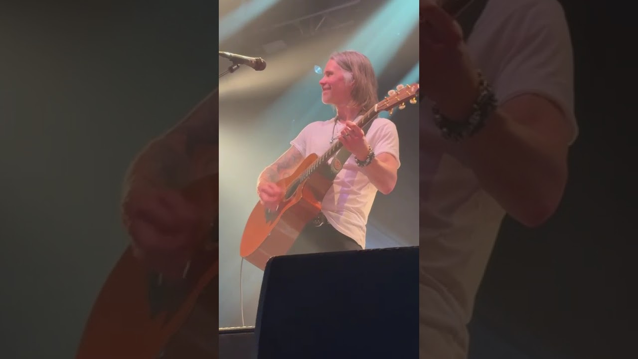 Watch Over You live in Barcelona - Alter Bridge 