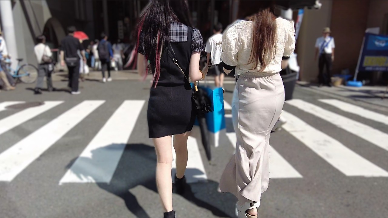 お散歩 　街角交差点　A walk around Hatchobori on a hot summer day
