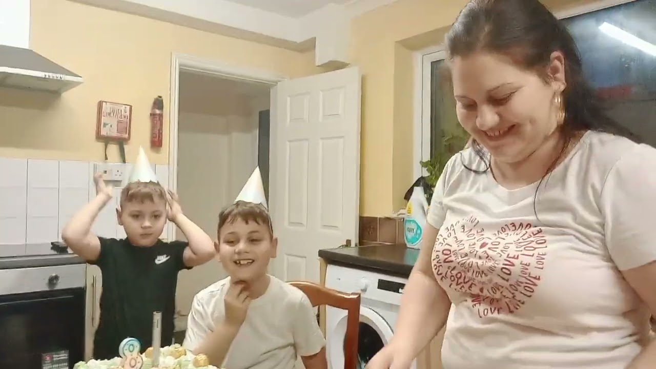 La multi ani Cosmin bancomat 8 ani doamne ajuta 