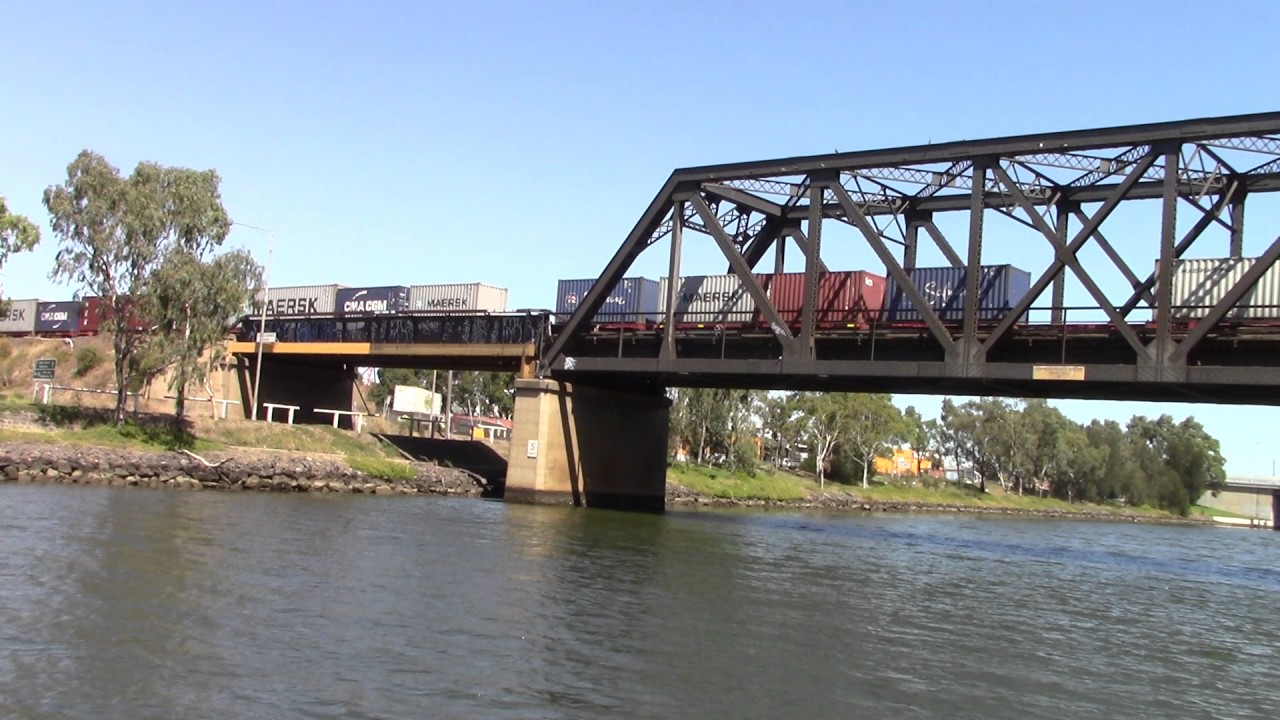 CSR003 CSR002 on Freight Mayibyrnong Bridge