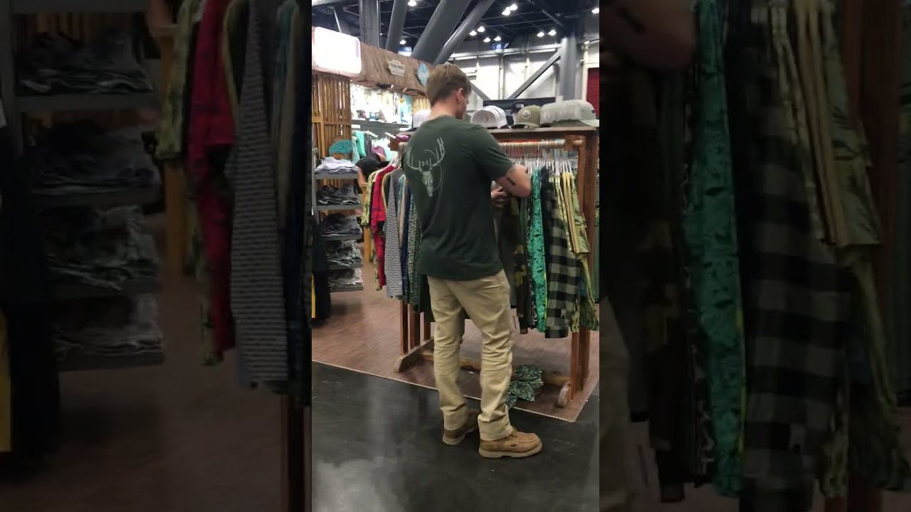 Shopping at the Houston Fishing show👍🤠🐠🐟