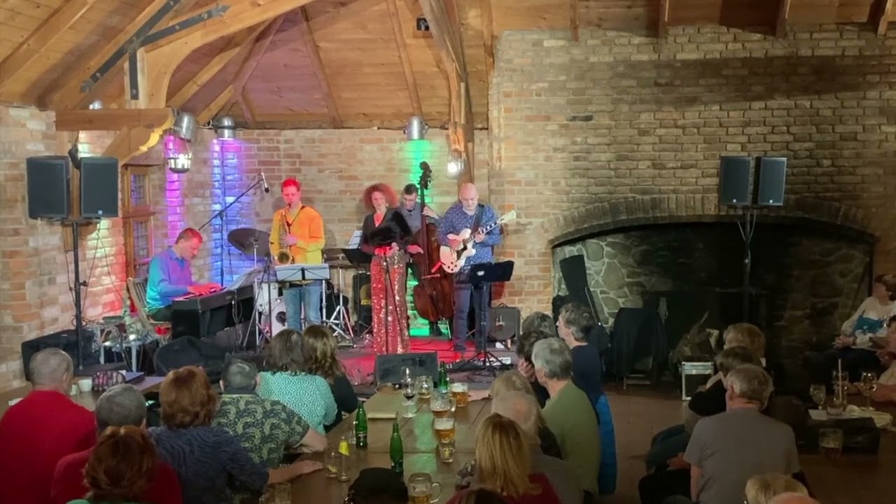 You'd be so nice to come home to - Petra Ernyei & The Band -  22.2.2025 - Jílové u Prahy