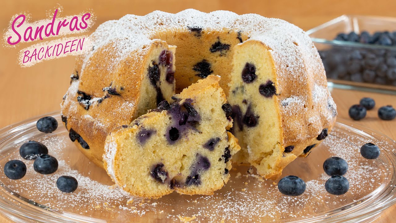 Saftiger Gugelhupf mit Blaubeeren - lecker und fruchtig / Rührkuchen mit griechischem Joghurt