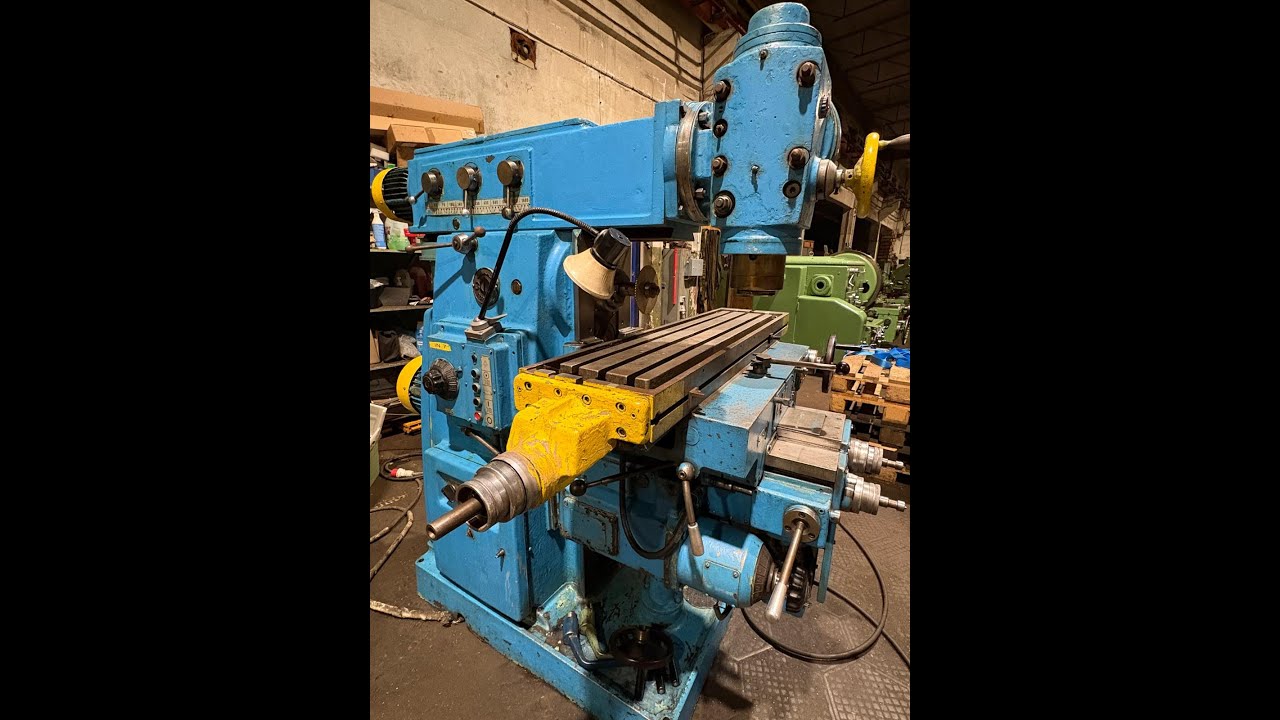 Universal milling machine 6R82SH