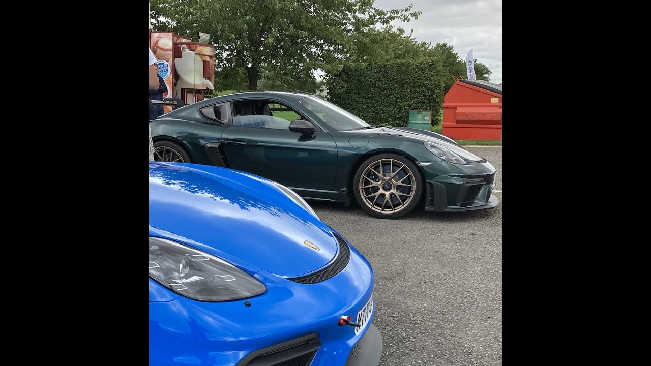 Porsche GT4 RS and GT4 at Croft 2022