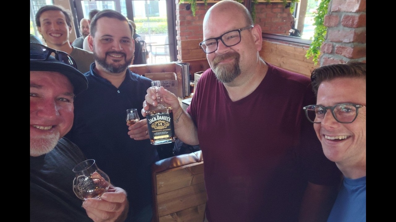 Хотите попробовать редкий бурбон? Приходите в South Florida Bourbon Collective и разделите бутылк...