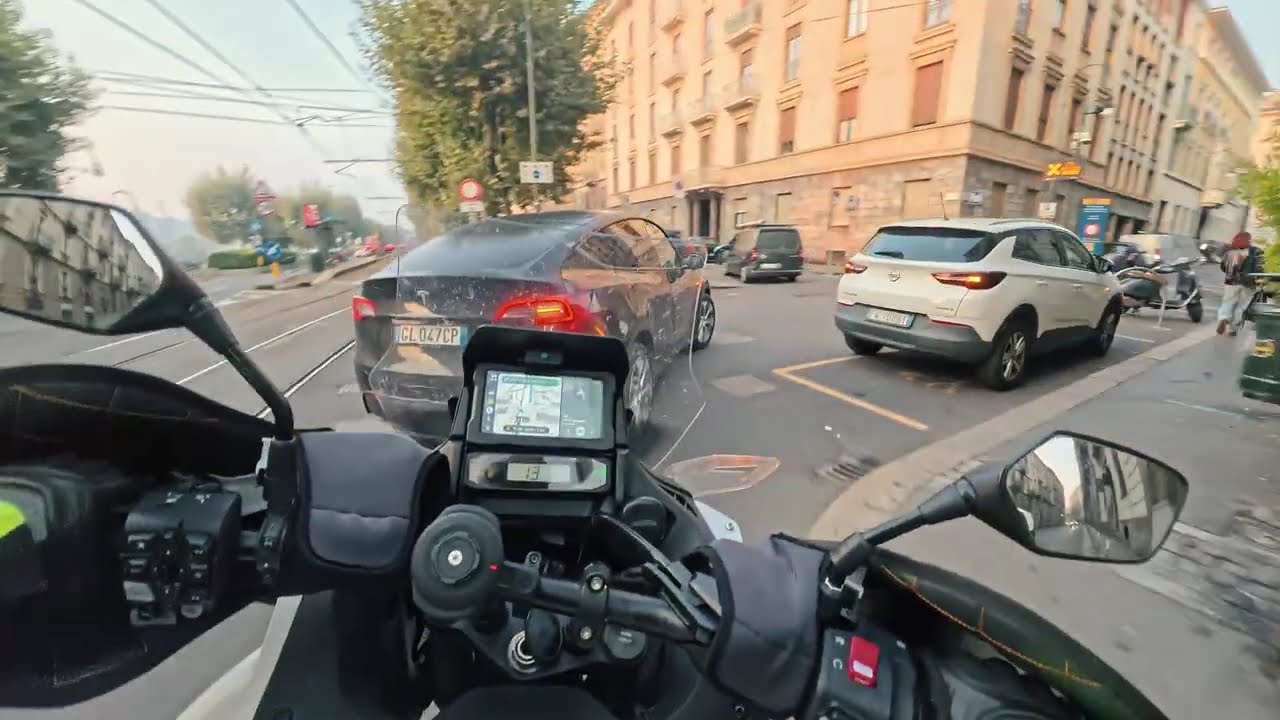 Test Insta360 GO Ultra + Mic Air - ND8 1/50 24fps no HDR - Honda NT1100 DCT - Morning commute