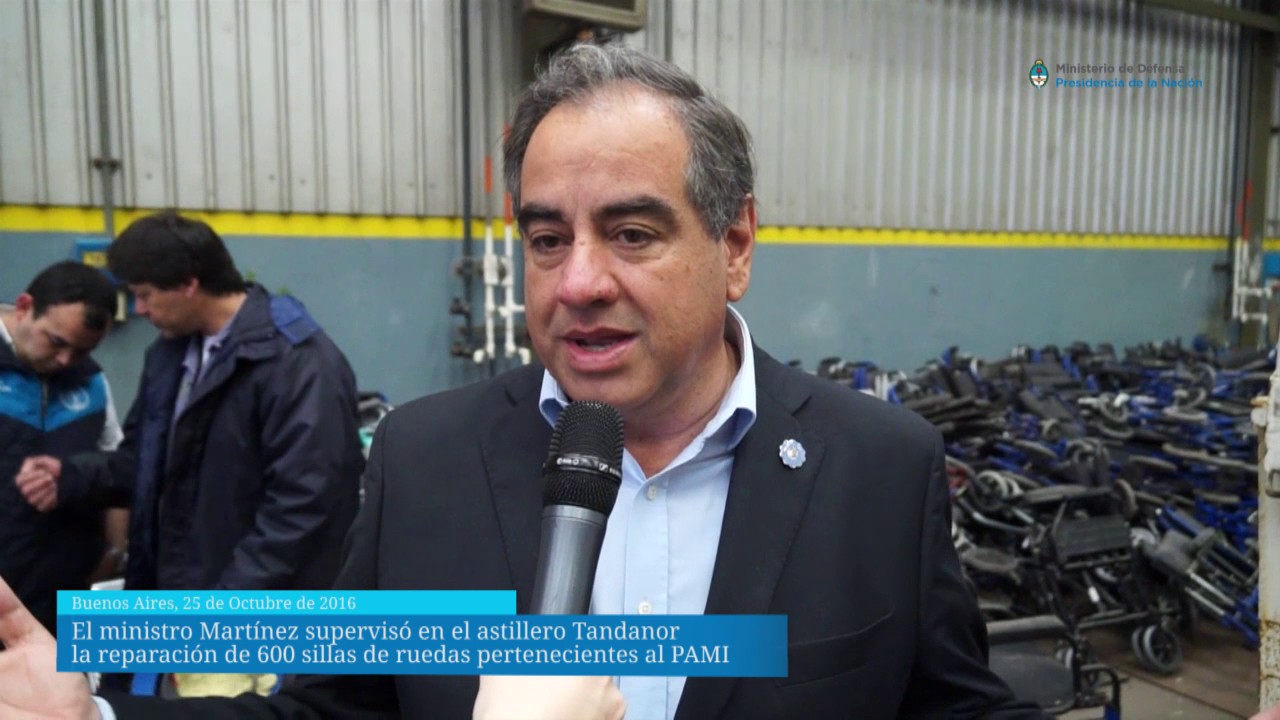 El ministro Martínez supervisó en el astillero Tandanor la reparación de 600 sillas de ruedas